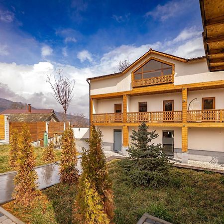 Taniqinn Dilijan Hotel Bagian luar foto