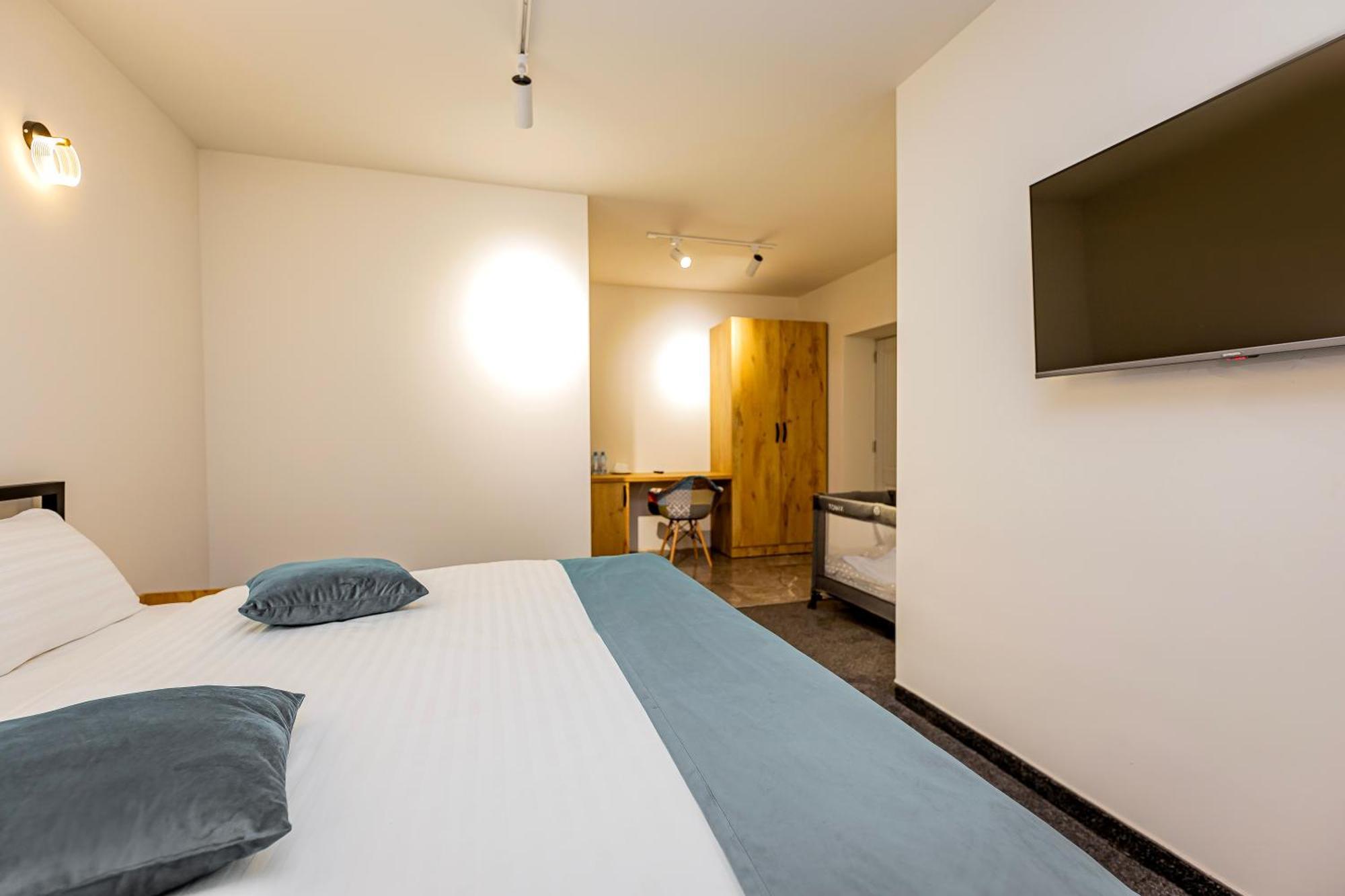 Taniqinn Dilijan Hotel Bagian luar foto