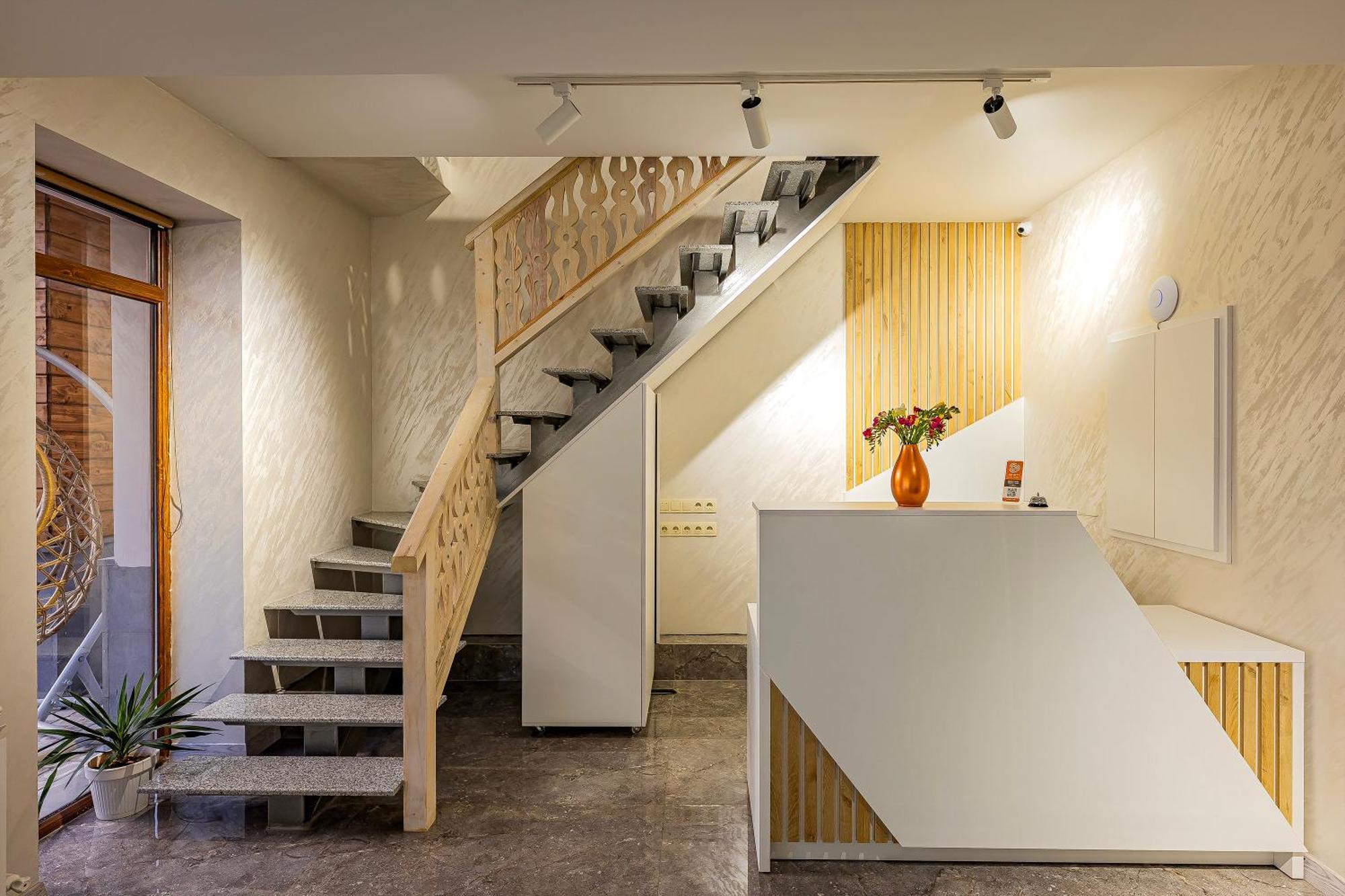 Taniqinn Dilijan Hotel Bagian luar foto