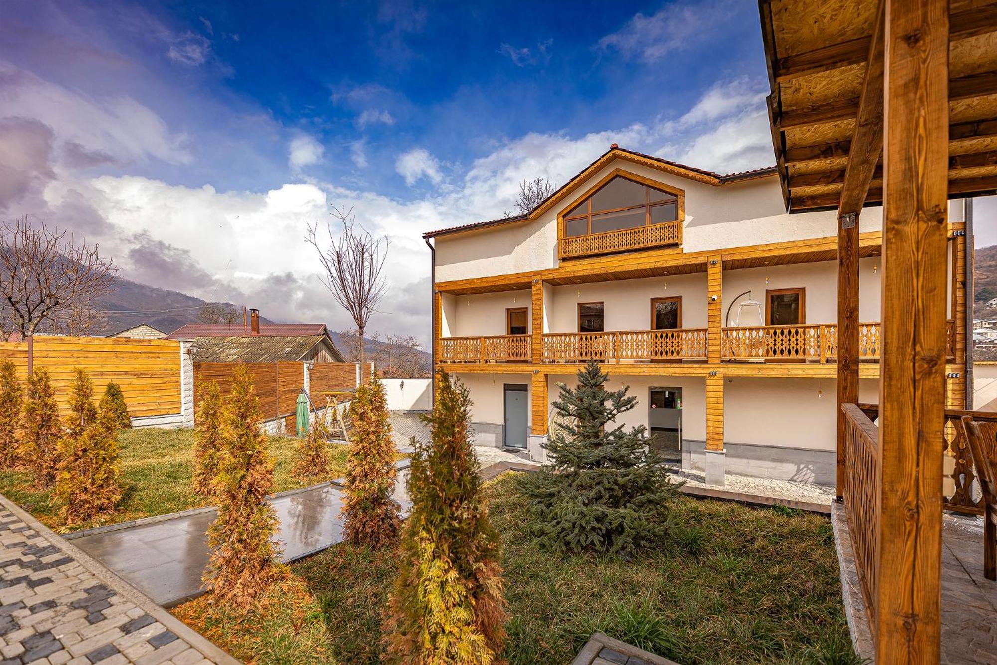 Taniqinn Dilijan Hotel Bagian luar foto