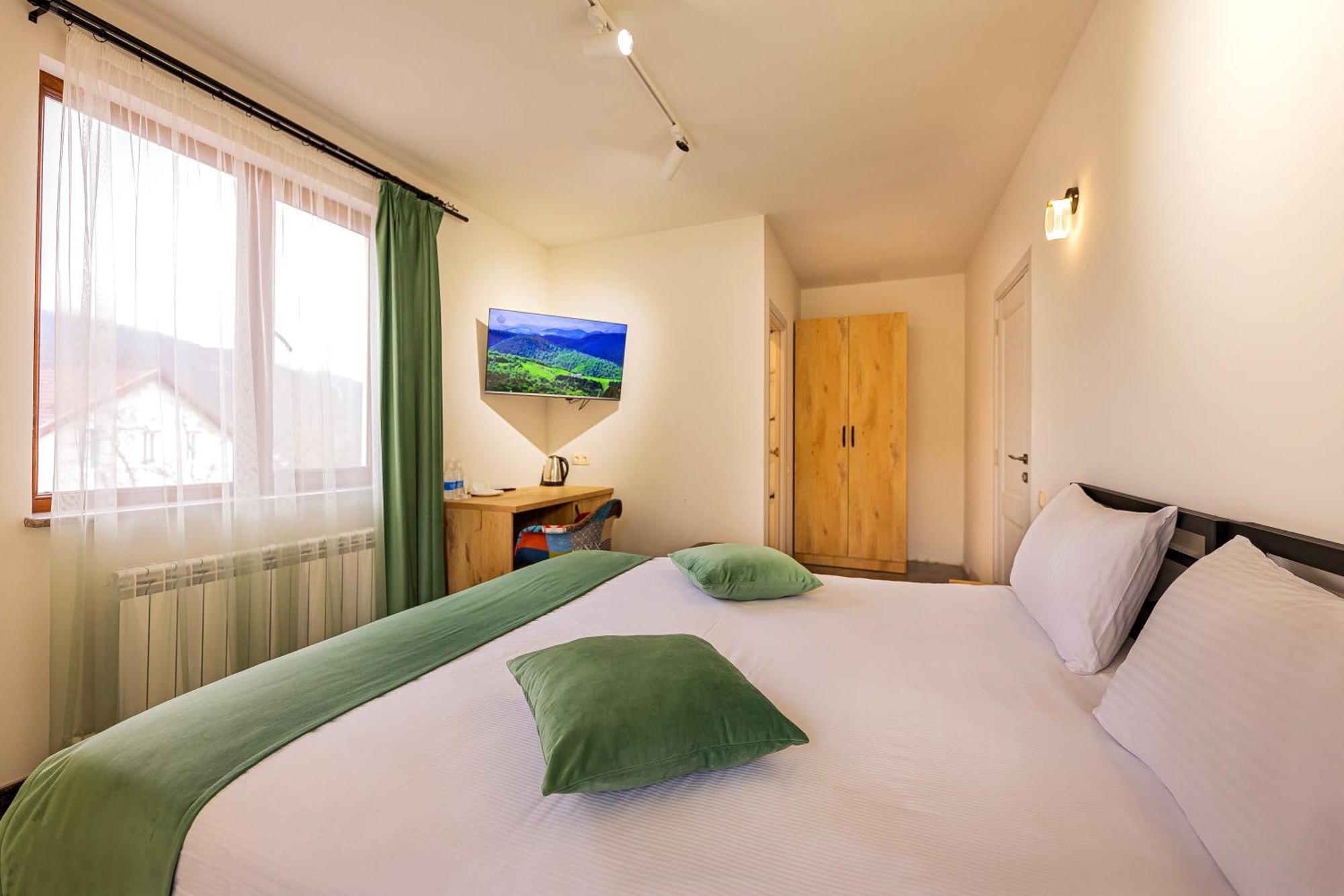 Taniqinn Dilijan Hotel Bagian luar foto