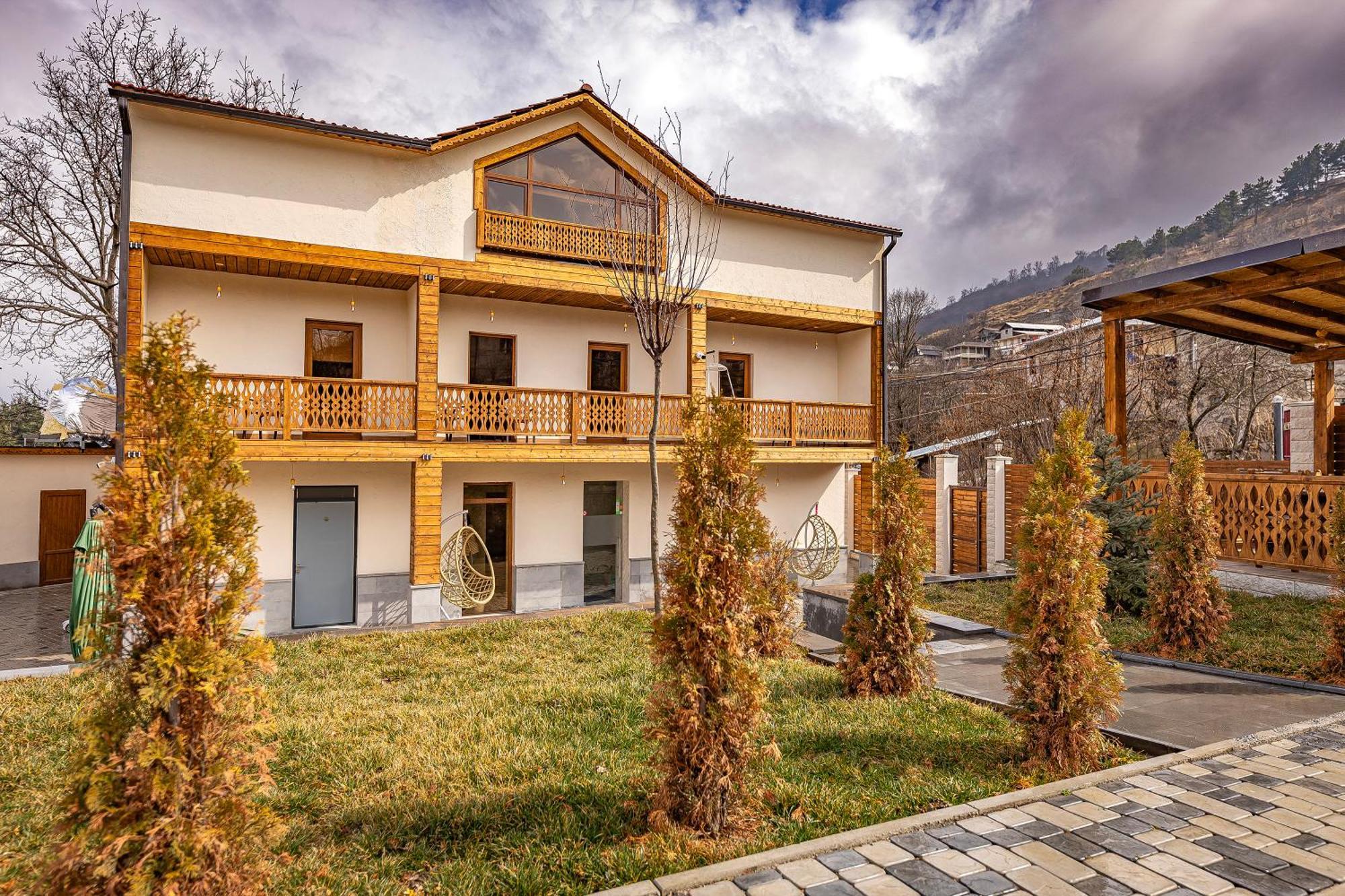 Taniqinn Dilijan Hotel Bagian luar foto