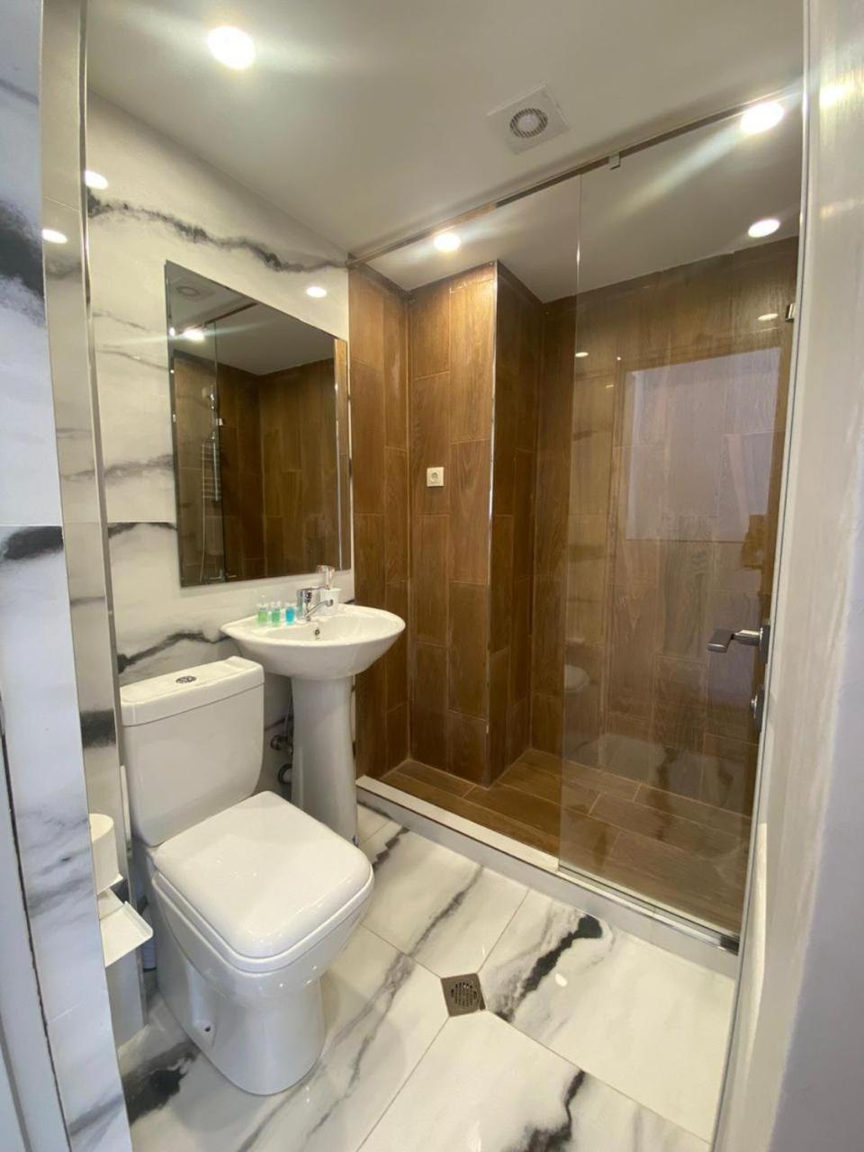 Taniqinn Dilijan Hotel Bagian luar foto
