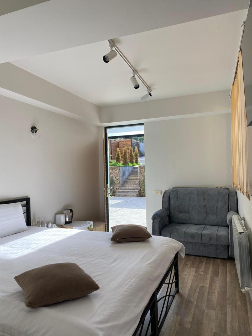 Taniqinn Dilijan Hotel Bagian luar foto